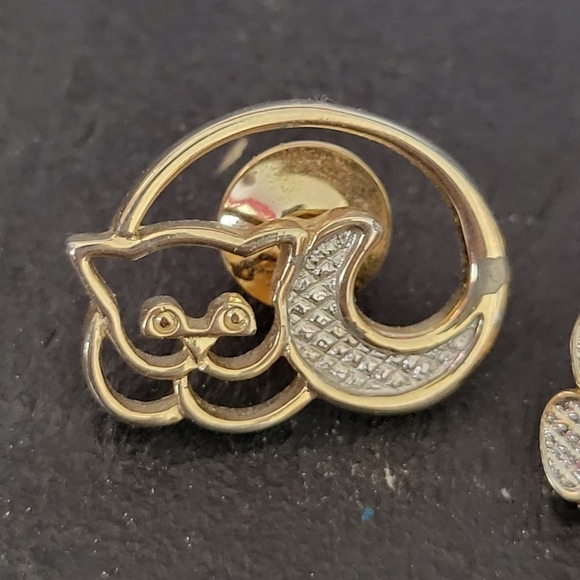 Avon Vintage Lot of 2 Gold Pins Bear Cat Animals 90s - Picture 2 of 4